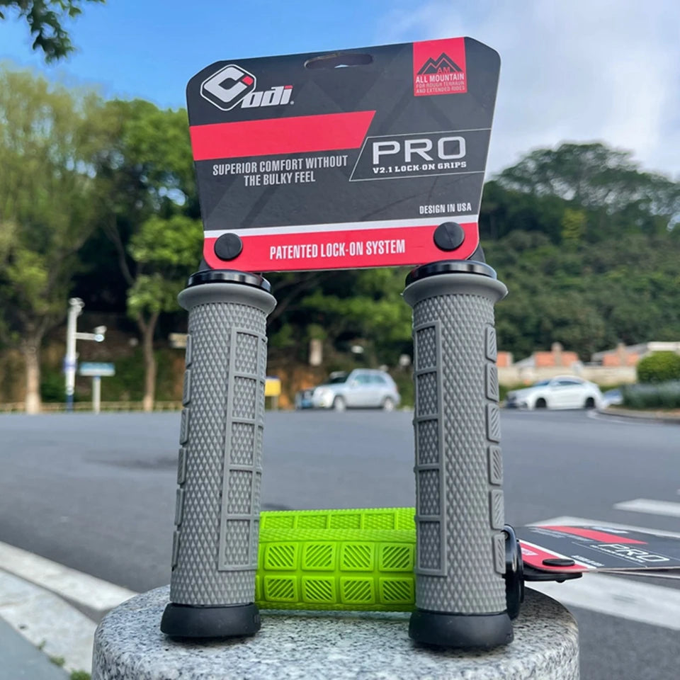 Aluminum Alloy and Silica Gel Bicycle Handlebar Grips with Integrated Lock for Mountain and Road Bikes